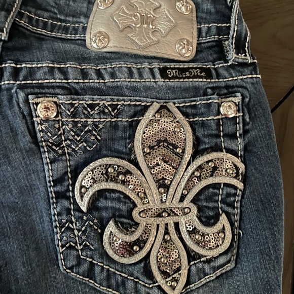 Sz 28 Miss Me Jeans - Picture 3 of 8